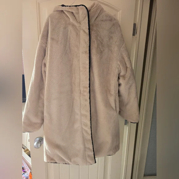 Guess Reversible Quilted Jacket - Picture 2 of 4